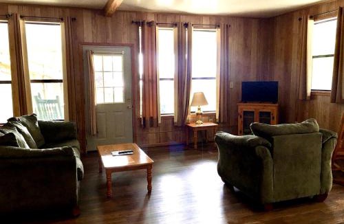 Zwolle House | Spacious Triplex Cabin with Lake View & Fishing Pier, Shared Outdoor Deck, Near Zwolle, LA