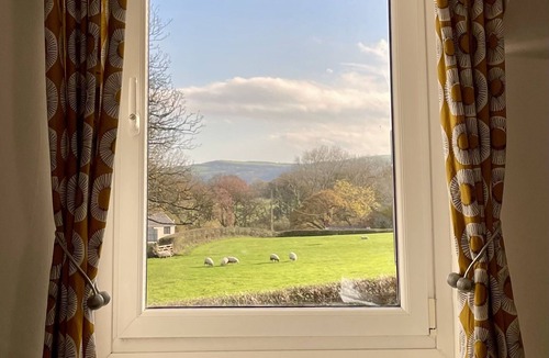 Llanfarian Apartment | Spacious Two Bedroom Apartment with Parking