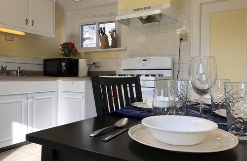 Troy Apartment | Spacious two-bedroom Downtown Troy