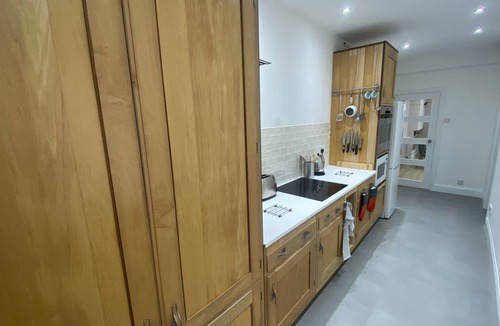 Harrow Road Apartment | Spacious Two Bedroom flat in Maida Vale