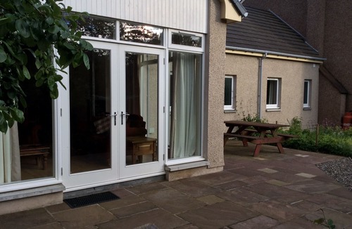 Kinross Cottage | Spacious two bedroom single storey self catering accommodation. Rural setting.