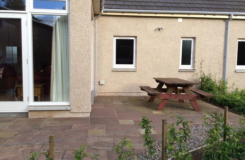 Kinross Cottage | Spacious two bedroom single storey self catering accommodation. Rural setting.