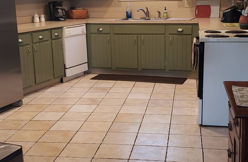 Dillsburg House | Spacious Two Bedroom House with Golf Course Views