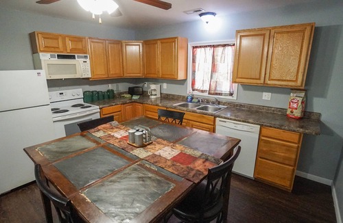 Monticello Cabin | Spacious Two-Bedroom Cabin 9