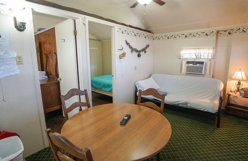 Monticello Cabin | Spacious Two-Bedroom Cabin 9