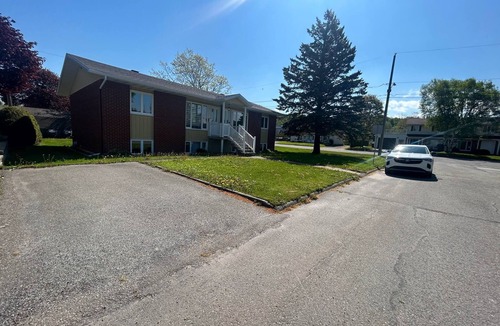 Riviere-du-Loup Regional County Municipality Apartment | Spacious Two-Storey Home, 3 Bedrooms, 2 Bathrooms, 2 Living Rooms, Parking