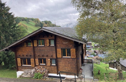 Grengiols Ski Chalet | Spacious typical Swiss Chalet Mallum - upper house