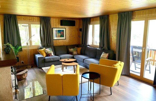 Grengiols Ski Chalet | Spacious typical Swiss Chalet Mallum - upper house