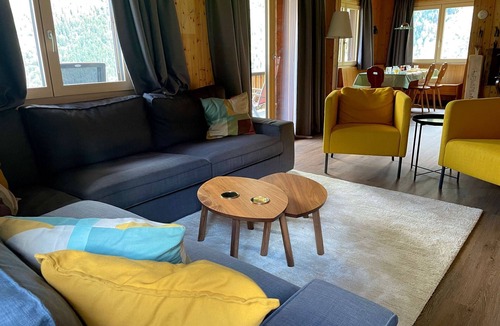 Grengiols Ski Chalet | Spacious typical Swiss Chalet Mallum - upper house