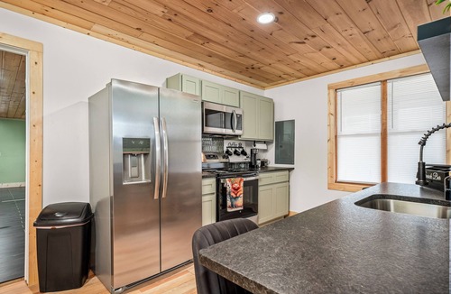 Crossville Cabin | Spacious unique Private 3- unit fully equipped Getaway sleeps 17
