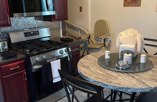 Geneva House | Spacious unique property with 4.5 bedrooms in Geneva.WiFi handicapped accessible