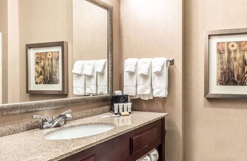 Mineral Wells Hotel | Spacious Unit for Business Travel, Free Breakfast, Free Parking, Free Wifi