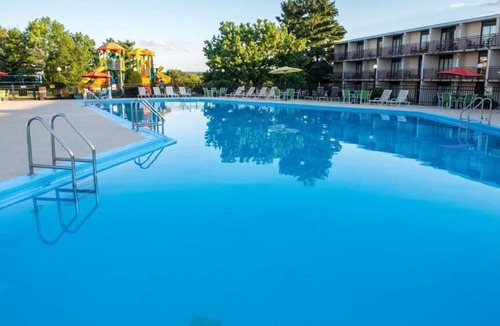 Harrisburg House | Spacious Unit w/Pool Access, Parking & Airport Shuttle - Pets are Allowed