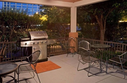Far North Dallas Apartment | Spacious Unit with Fully-equipped Kitchen, Pets Allowed, Onsite Parking