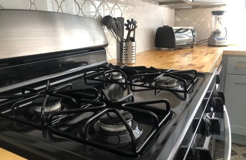 Detroit House | Spacious & Updated Home for Groups & Families