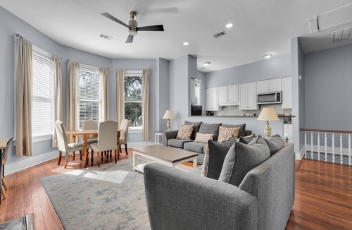 Dixon Park House | Spacious Updated Home Ideal For Groups W/Parking by Lucky Savannah