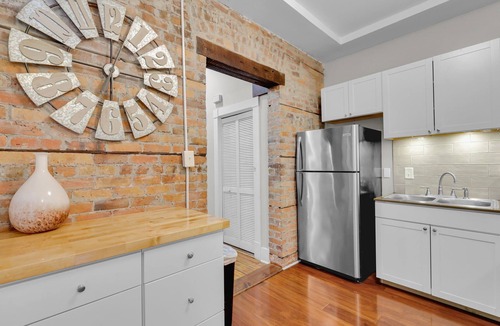 Dixon Park House | Spacious Updated Home Ideal For Groups W/Parking by Lucky Savannah