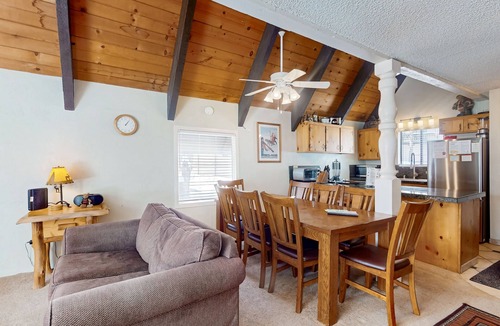 Mammoth Lakes Condo | Spacious, updated townhouse with deck & sauna