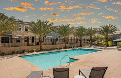 Santa Clarita House | Spacious, upgraded 3 bedroom townhome