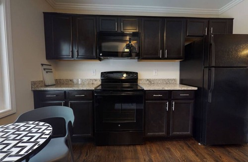 Grosse Pointe Apartment | Spacious Upper 2BR | Sleeps 8 in Grosse Pointe