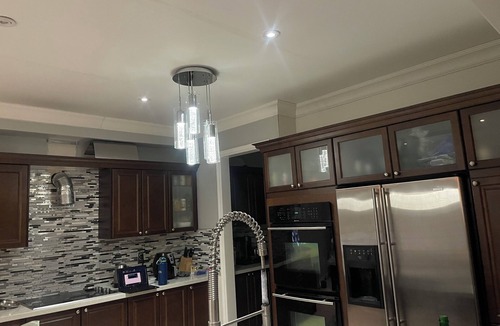 Brampton House | Spacious upscale suburban house
