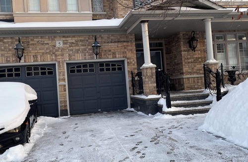 Brampton House | Spacious upscale suburban house
