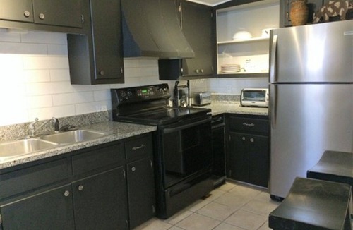 Midtown Apartment | Spacious Upstairs Apartment in Historic Home Great for Long Stay