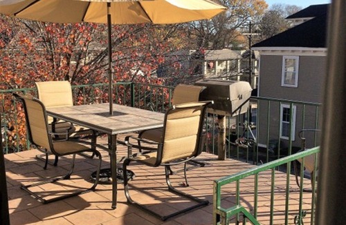 Midtown Apartment | Spacious Upstairs Apartment in Historic Home Great for Long Stay
