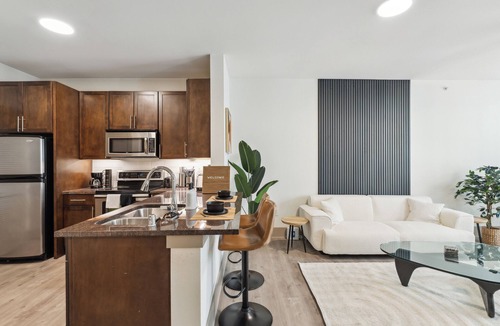 Cityplace Apartment | Spacious Uptown Apartment. Great Location. Free Parking.