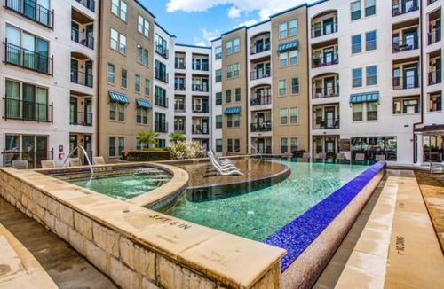 Cityplace Apartment | Spacious Uptown Apartment. Great Location. Free Parking.