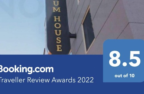 Doncaster Apartment | Spacious Urban City Apartment