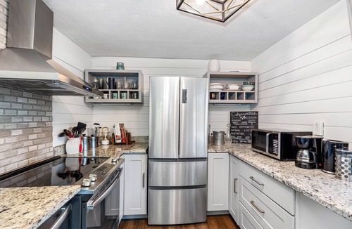 Old Seminole Heights Apartment | ⤜Spacious Urban RiverEdge Loft With Soaking Tub⤛