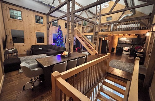 Springtown House | Spacious Barn House experience!