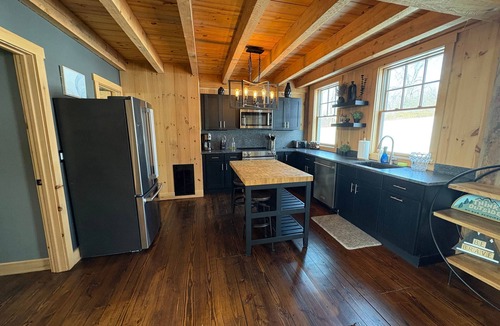 Springtown House | Spacious Barn House experience!