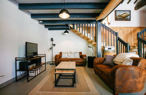 Aubeterre-sur-Dronne Villa | Spacious villa with private garden