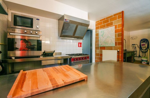 Aubeterre-sur-Dronne Villa | Spacious villa with private garden