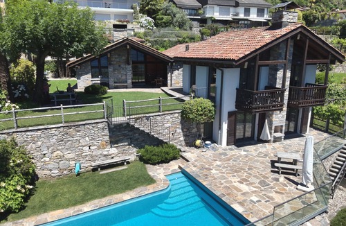 Minusio House | Spacious vacation complex for 6+ people with swimming pool overlooking Lake M