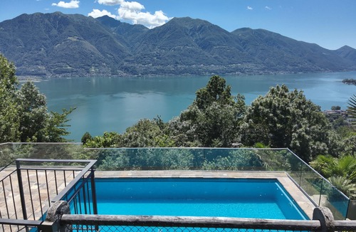 Minusio House | Spacious vacation complex for 6+ people with swimming pool overlooking Lake M