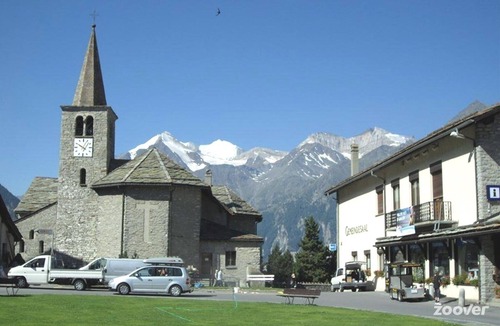 Graechen Apartment | Spacious vacation apartment for 2 - 9 people, quiet, beautiful view, parking lot