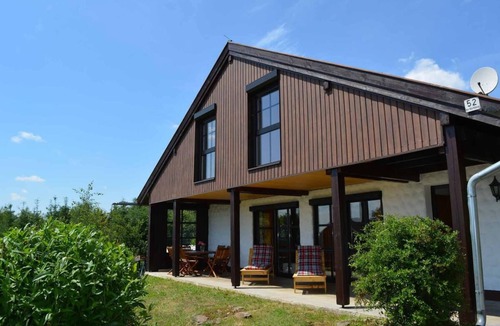 Renholding Apartment | Spacious vacation home for 1-6 people with garden and sunbathing lawn