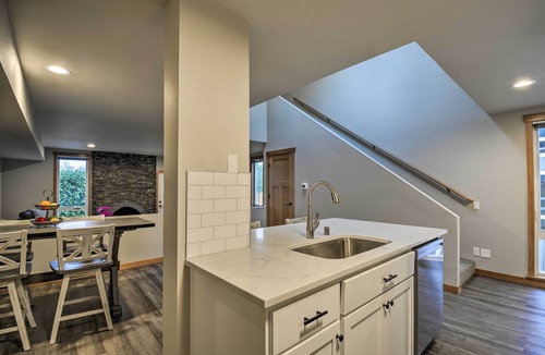 Edgewood House | Spacious Vacation Rental in Washington State!