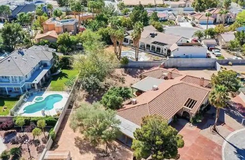 Canyon Gate House | Spacious Vegas House: Sleeps 15 with Master Spa and bar