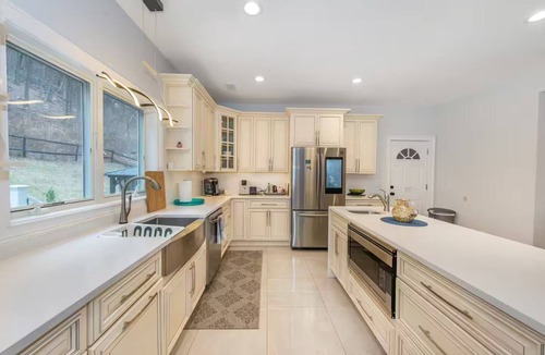 Wantage House | Spacious Vernon retreat home