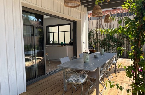 Andernos-les-Bains Ski Chalet | Spacious Villa under the pines andpool