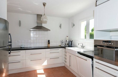 Vallon-Pont-d'Arc Villa | Spacious Villa with BBQ