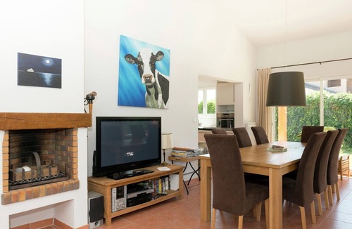Vallon-Pont-d'Arc Villa | Spacious Villa with BBQ
