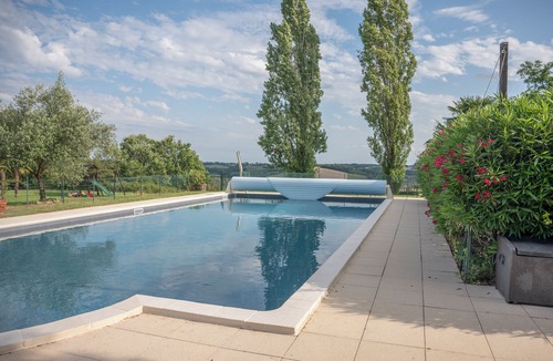 Monclar-de-Quercy Villa | Spacious villa with large pool in quiet location with views.