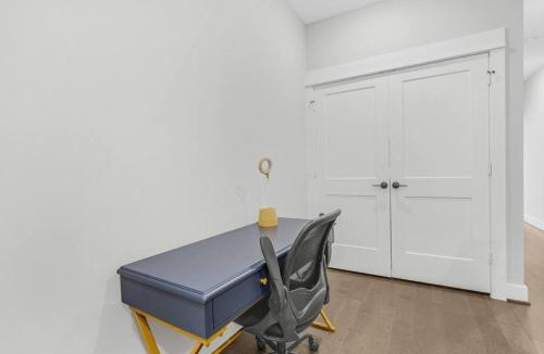 South Central Houston House | Spacious Villa 3BR 3 and half Ba MedCenter DWNTWN HotTub