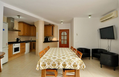 Lloret de Mar Cottage | Spacious villa for 18 people with private pool and air conditioning in Lloret de Mar