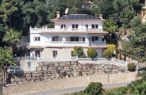 Lloret de Mar Cottage | Spacious villa for 18 people with private pool and air conditioning in Lloret de Mar
